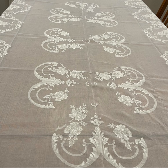 Estate Sale vintage white sheer lace large tablecloth - Picture 5 of 6